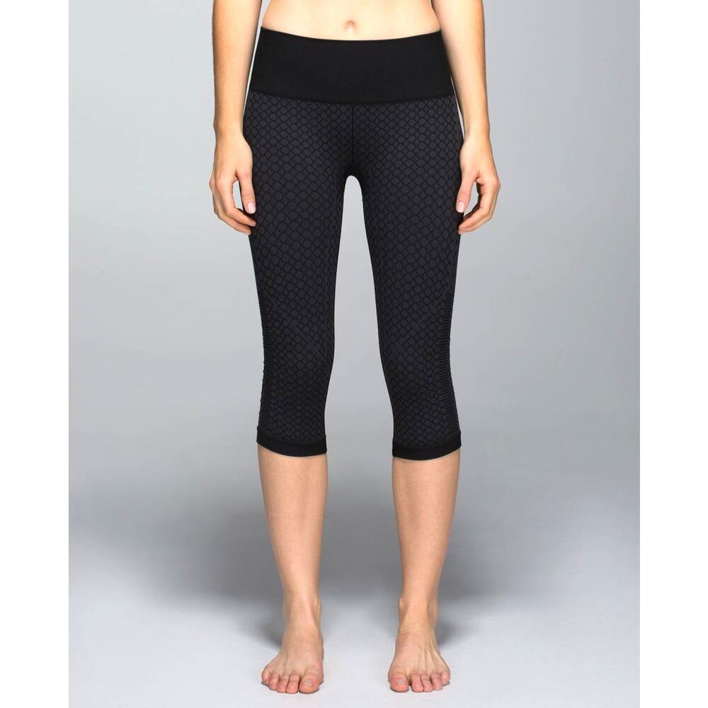 A4 Auth LULULEMON In The Flow Crop II Gray Capri Cinched Bottom Pants Size 4